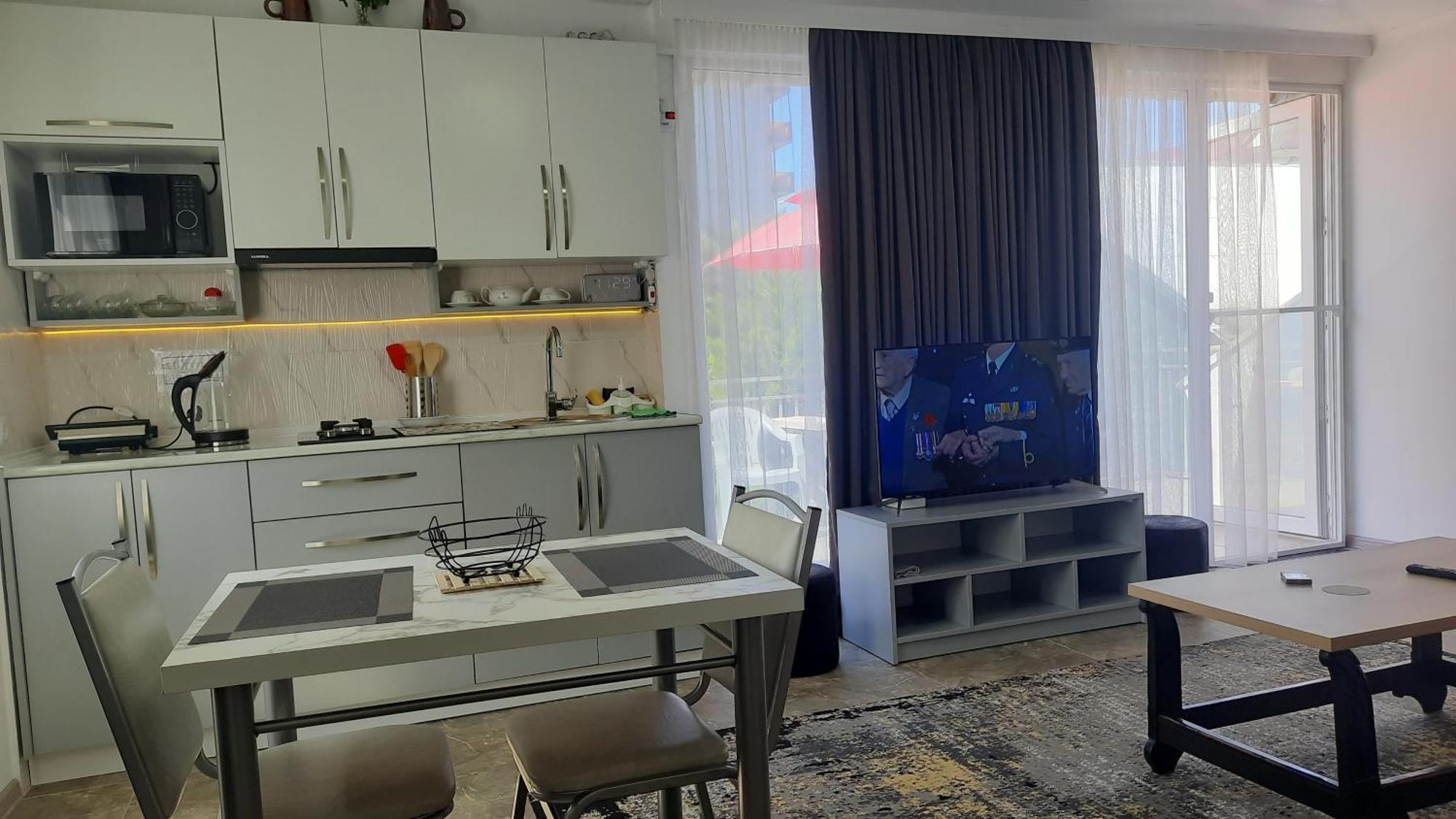 Guesthouse Next To Beach บาทูมิ ภายนอก รูปภาพ